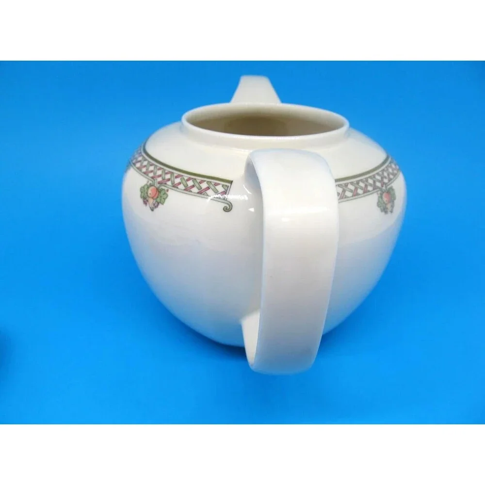 Wedgwood Pergola 5 Cup Tea Pot With Lid In Pristine Condition